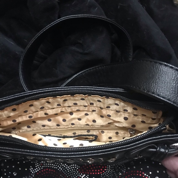 This purse is new never used it.   No tags. - Picture 4 of 4